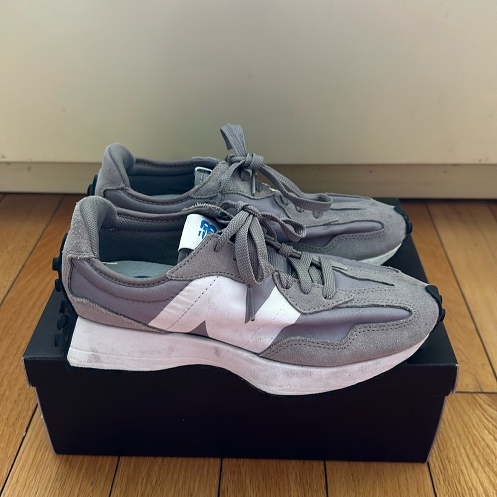 New Balance 327